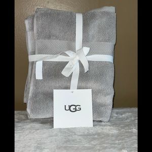 UGG hand towels. Gray set of two.